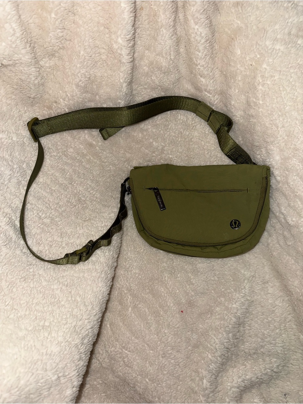 lululemon athletica Olive Green Crossbody Belt Bag with Gold Hardware - Picture 3 of 7